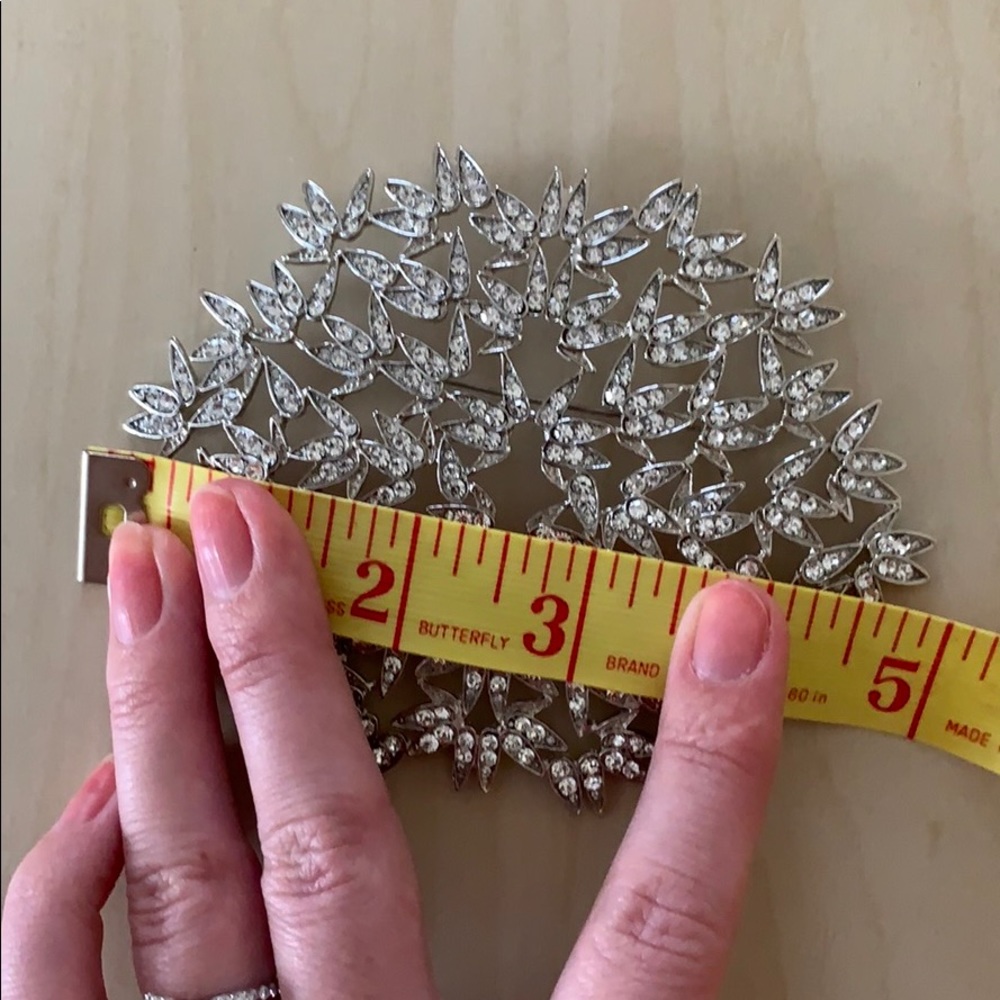 Unique Crystal Rhinestone Brooch - Picture 6 of 7